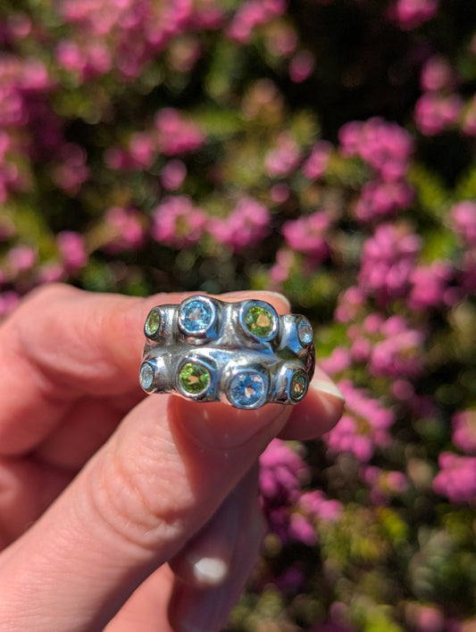 Artistic_handmade_ring_with_blue_topaz_and_peridot_gemstones